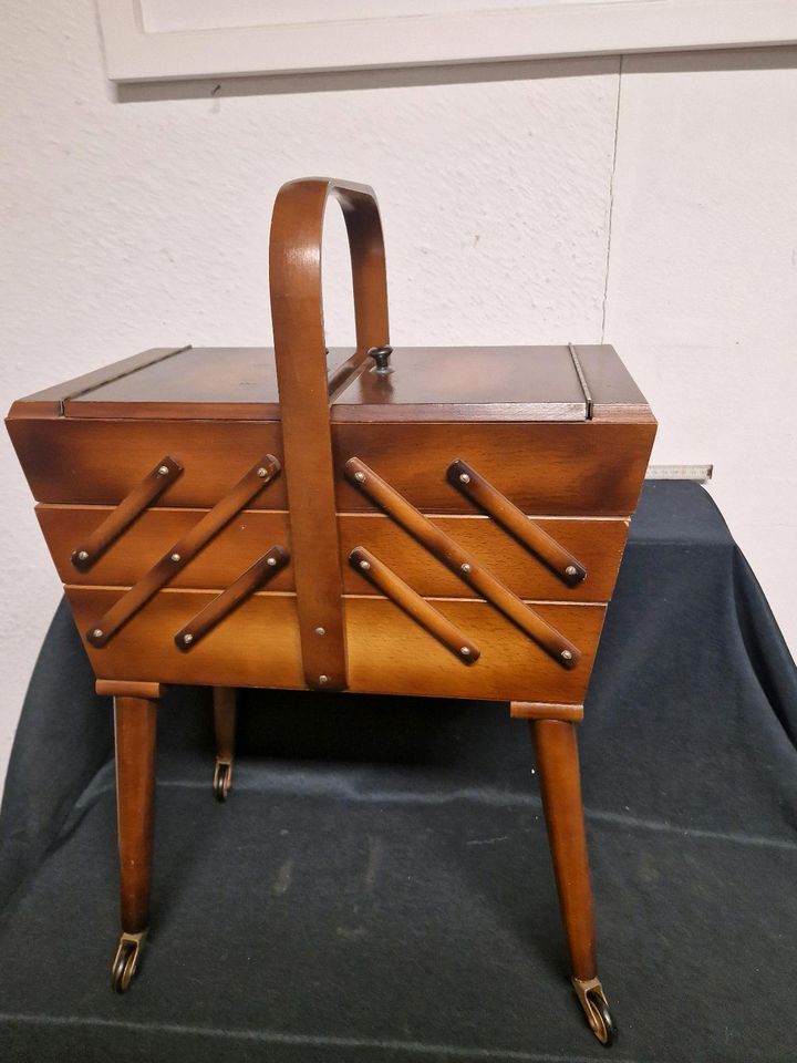 Nähkasten mit Rollen