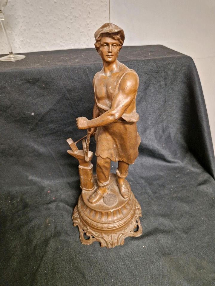 Kupfer Statur Mann