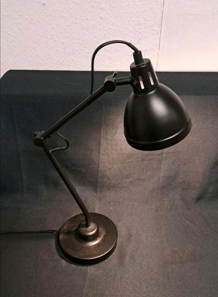 Jysk eine Tischlampe, Nachtischlampe schwarz 53 cm
