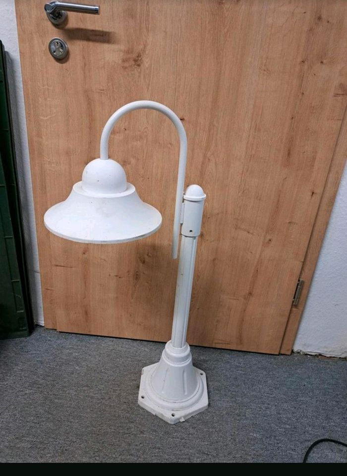 Gartenlampe mit Stromanschluss