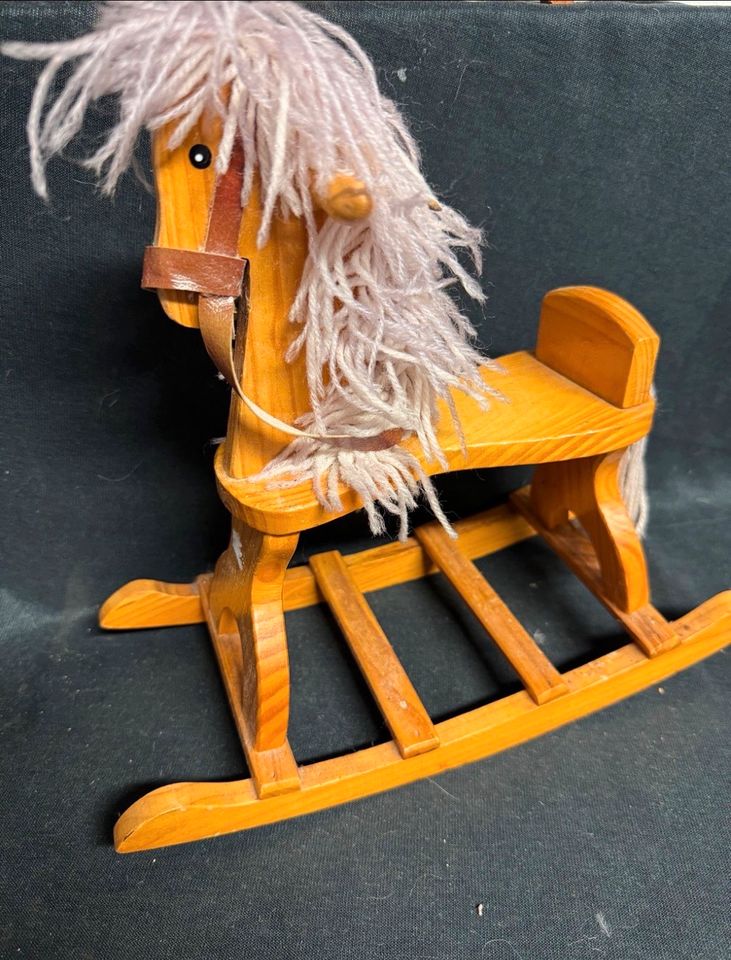Schauckelpferd Puppenmöbel Puppen