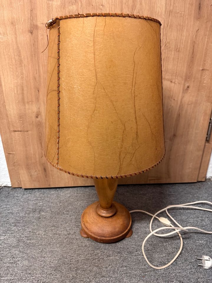 Lampe mit Lederbezug 68 cm hoch Tischlampe