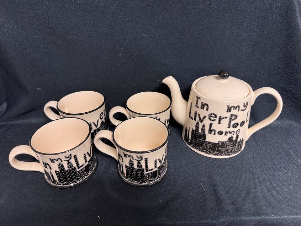 Teekanne und 4 Becher Moorlane Pottery Souser Ware