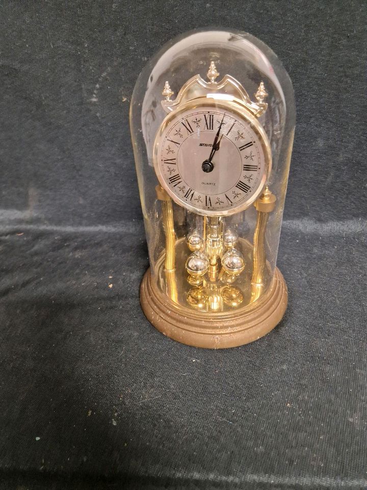 Uhr, Stehuhr , Tischuhr, Kaminuhr mit Glashaube