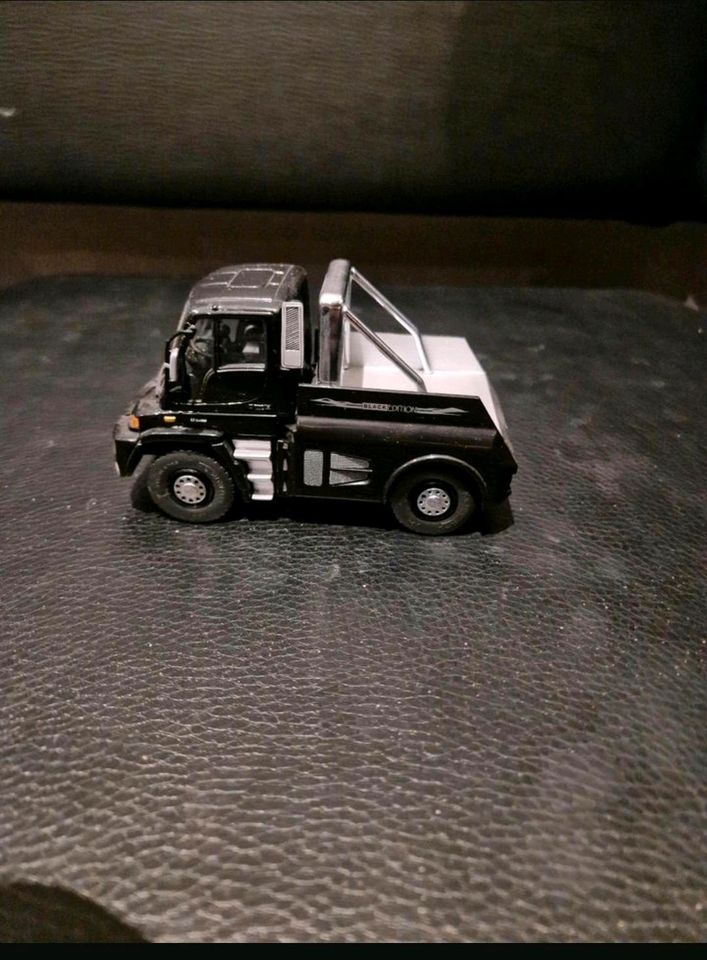Schuco Mercedes Benz unimog U 500 Black Edition
