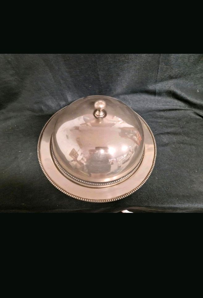 Versilberte Servierschale mit Deckel
