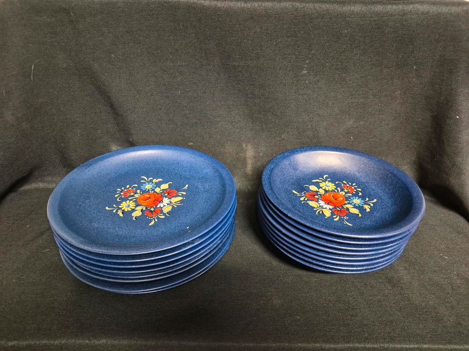 Keramik, Essgeschirr blau mit Blumen , Winterling, Landhausstil