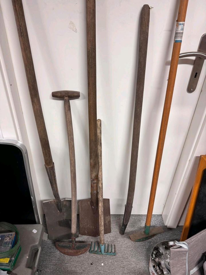Gartengeräte, Schippe Spaten Harke