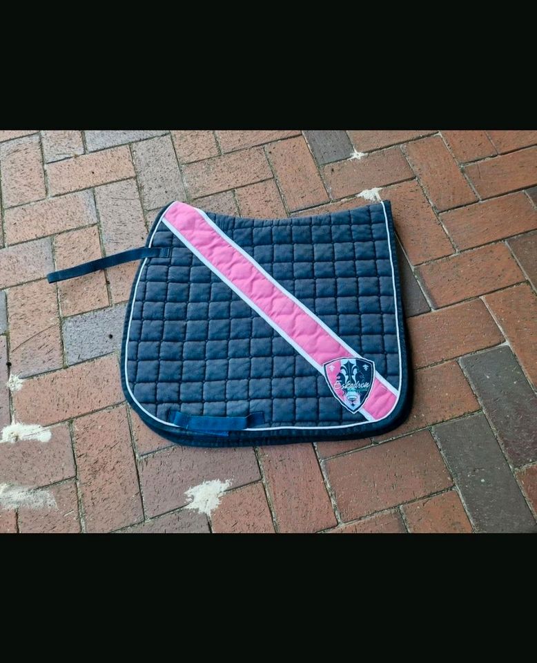Eskadron Schabracke Dressur in Blau pink