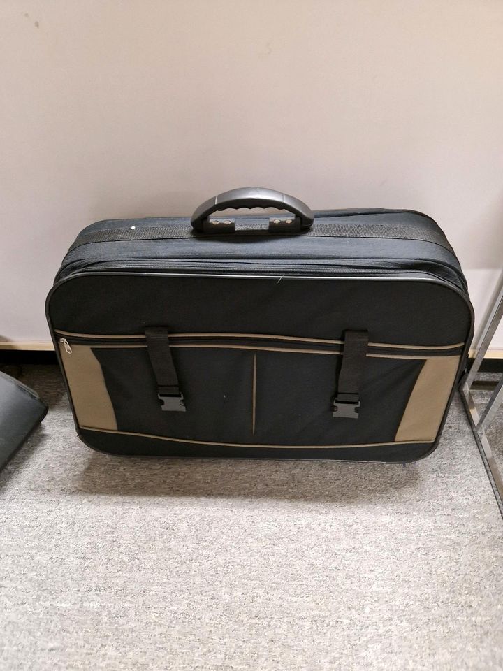 Koffer, Reisekoffer, auf Rollen